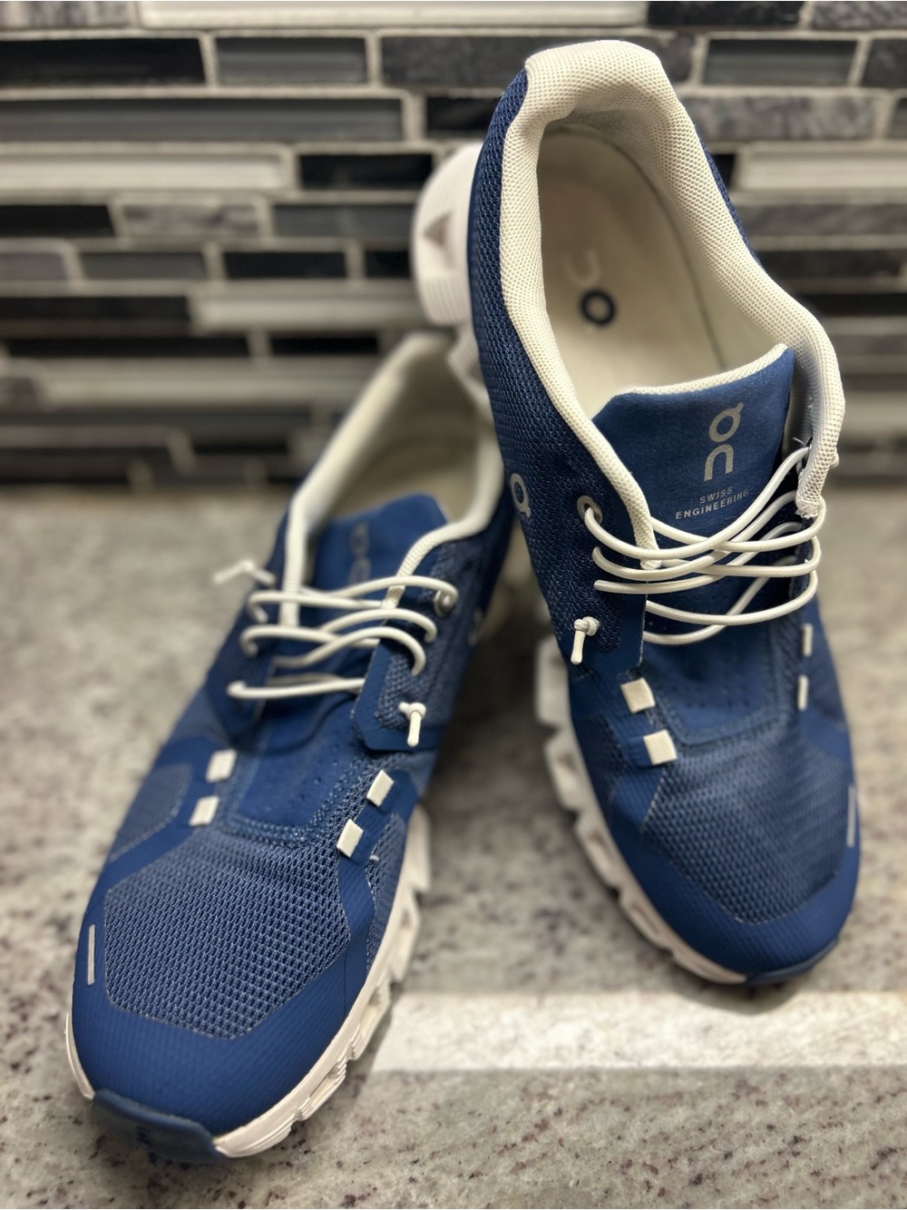 On Running Cloud 5 womens Running Shoes - Navy Blue size 9